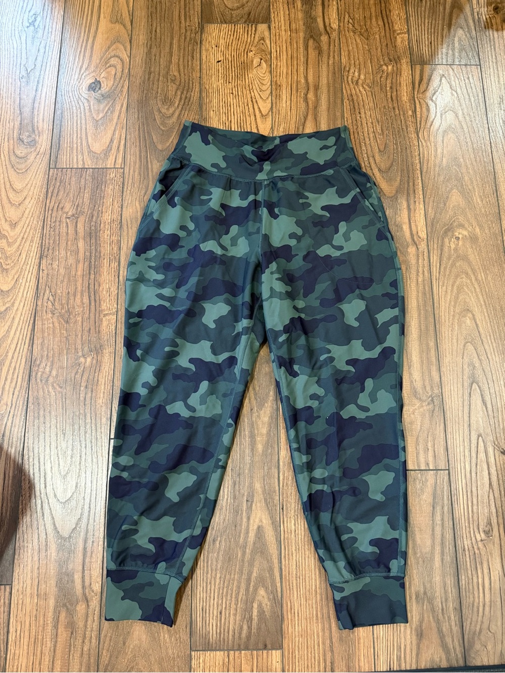 Women’s Old Navy Dark Green Camouflage Joggers
